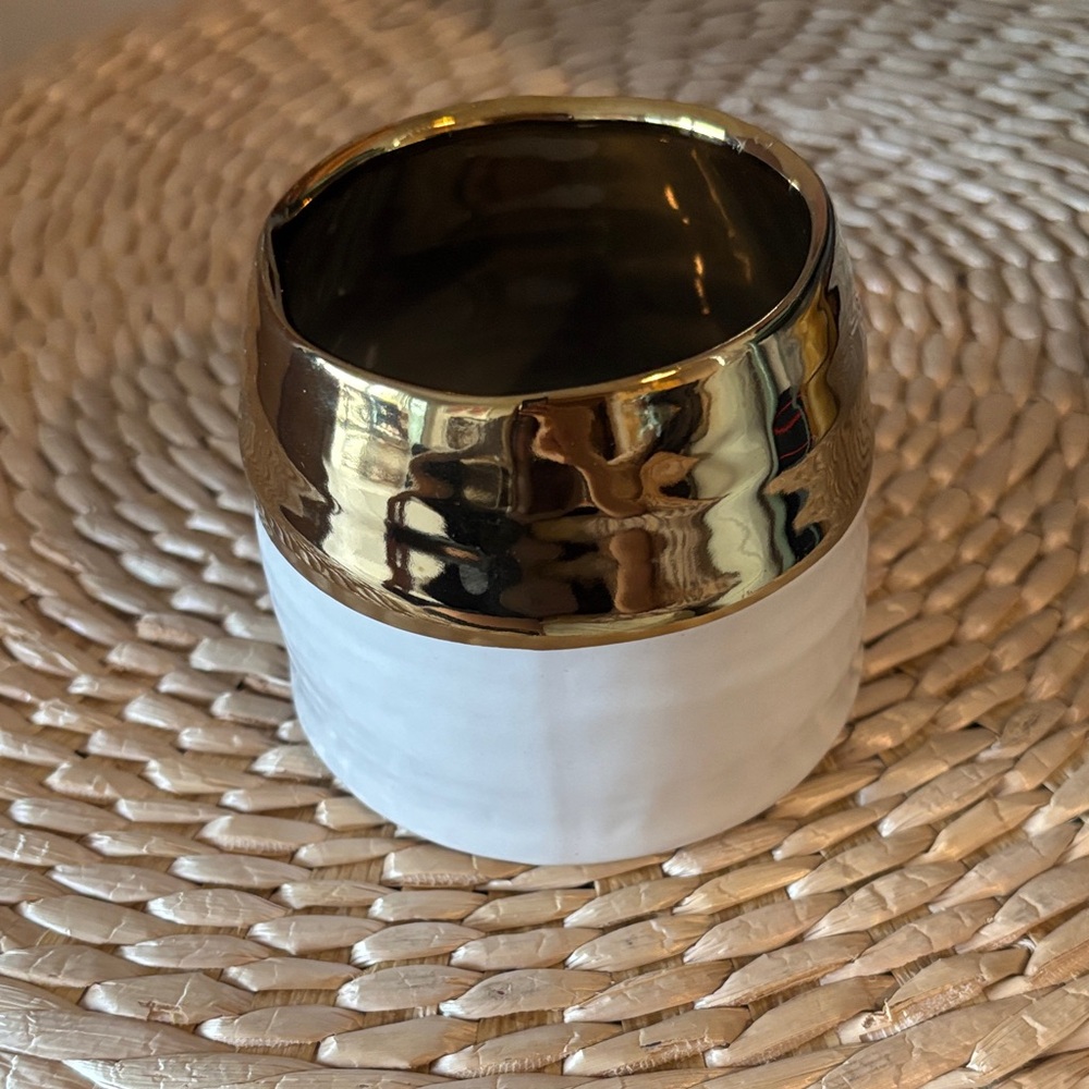 Gifts for Mom 🌸✨ White Ceramic Pot with Gold Rim